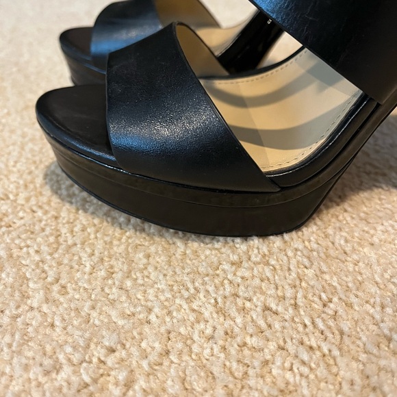 Platform shoe - Picture 3 of 4